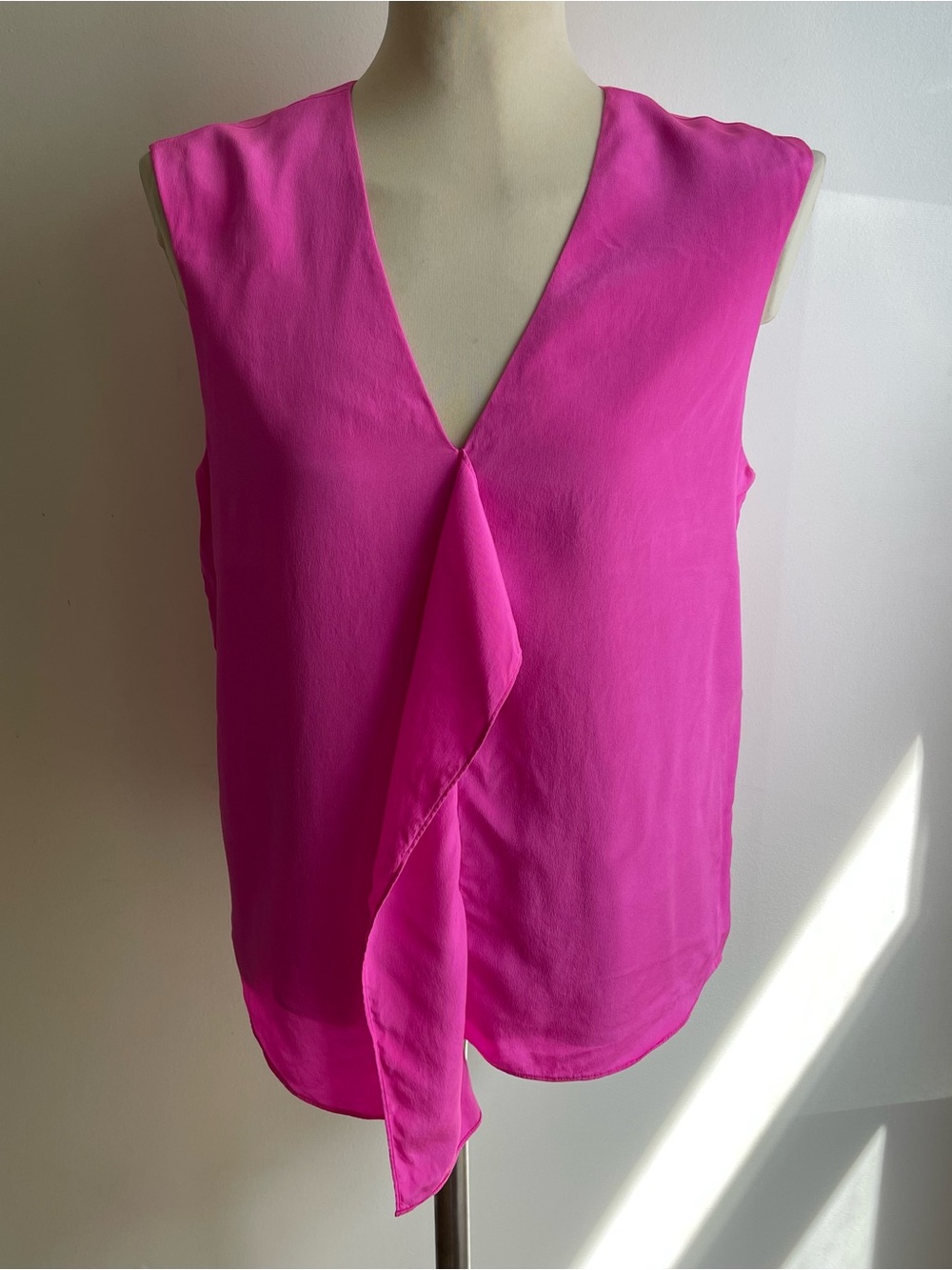 Tibi Pink Silk Sleeveless Top Blouse Pink Minimalist V-Neck Size 8